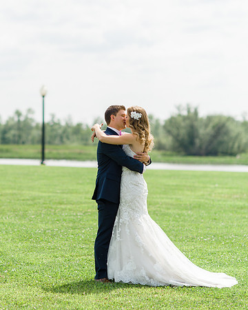 Bride and Goom Big Kiss